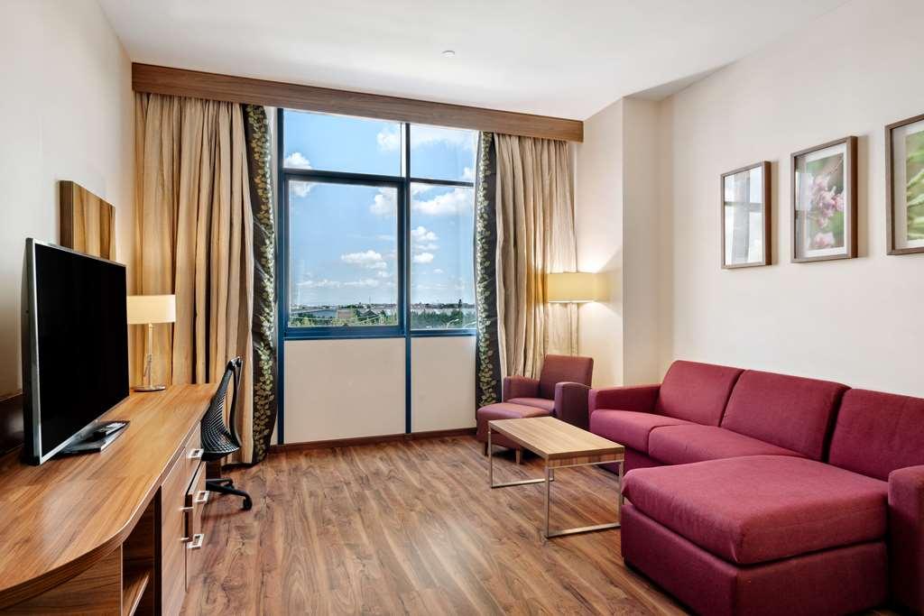 Hilton Garden Inn Sevilla Rum bild