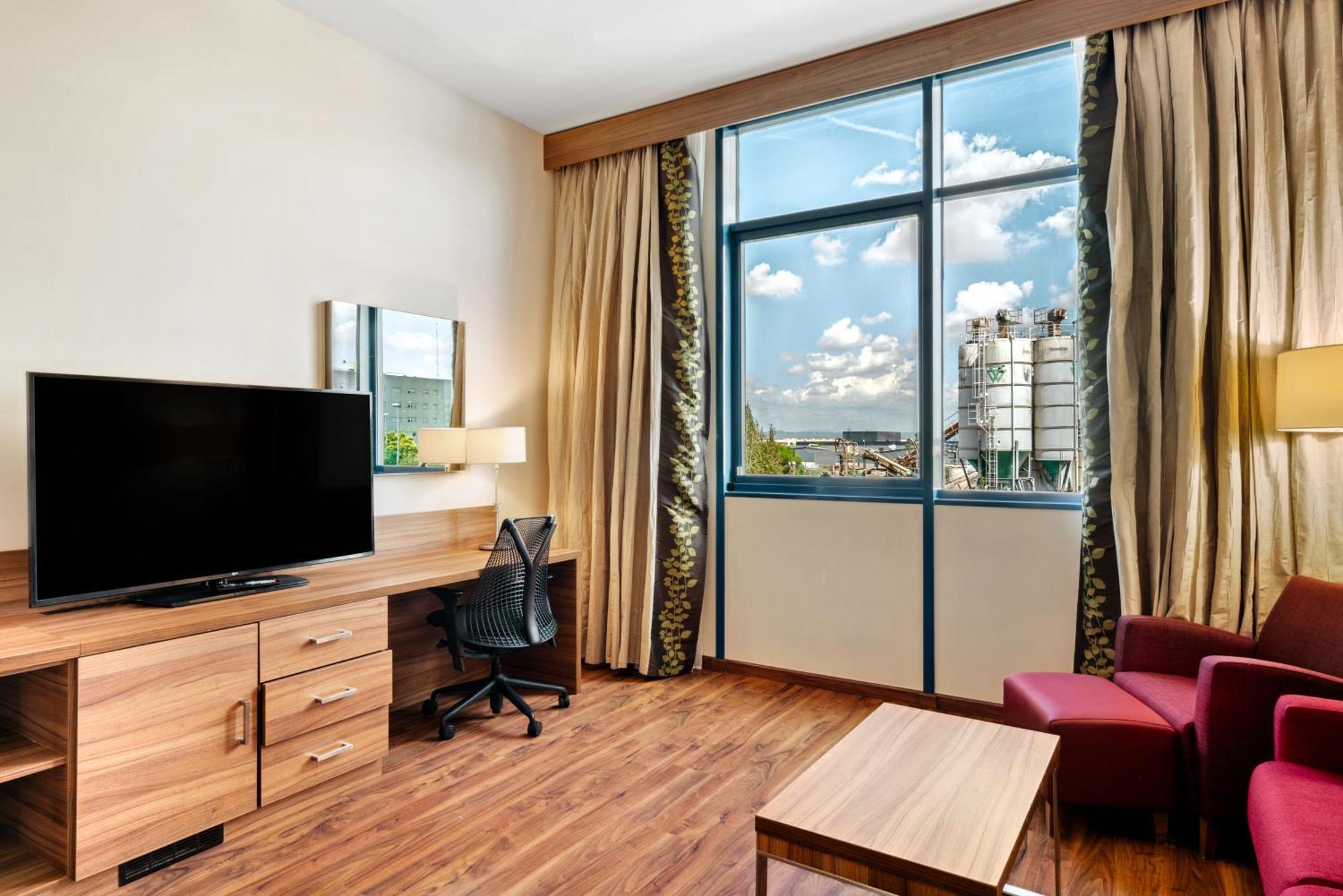 Hilton Garden Inn Sevilla Exteriör bild