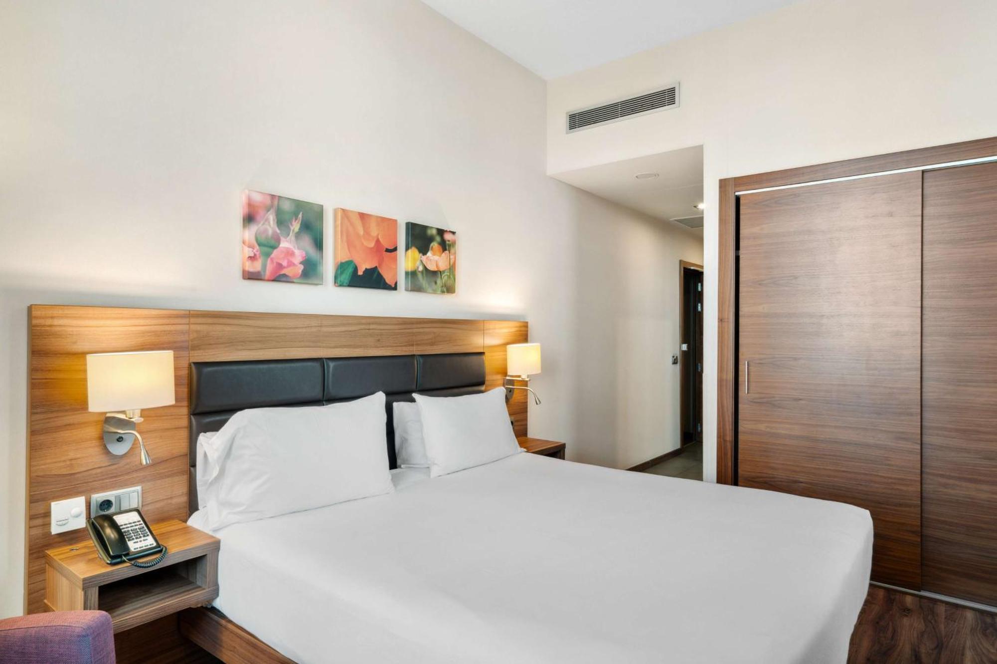 Hilton Garden Inn Sevilla Exteriör bild
