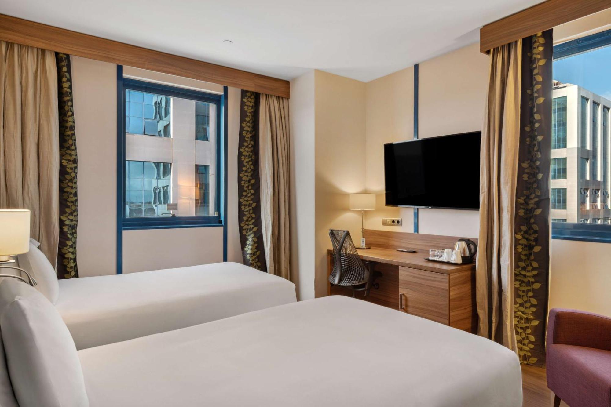 Hilton Garden Inn Sevilla Exteriör bild
