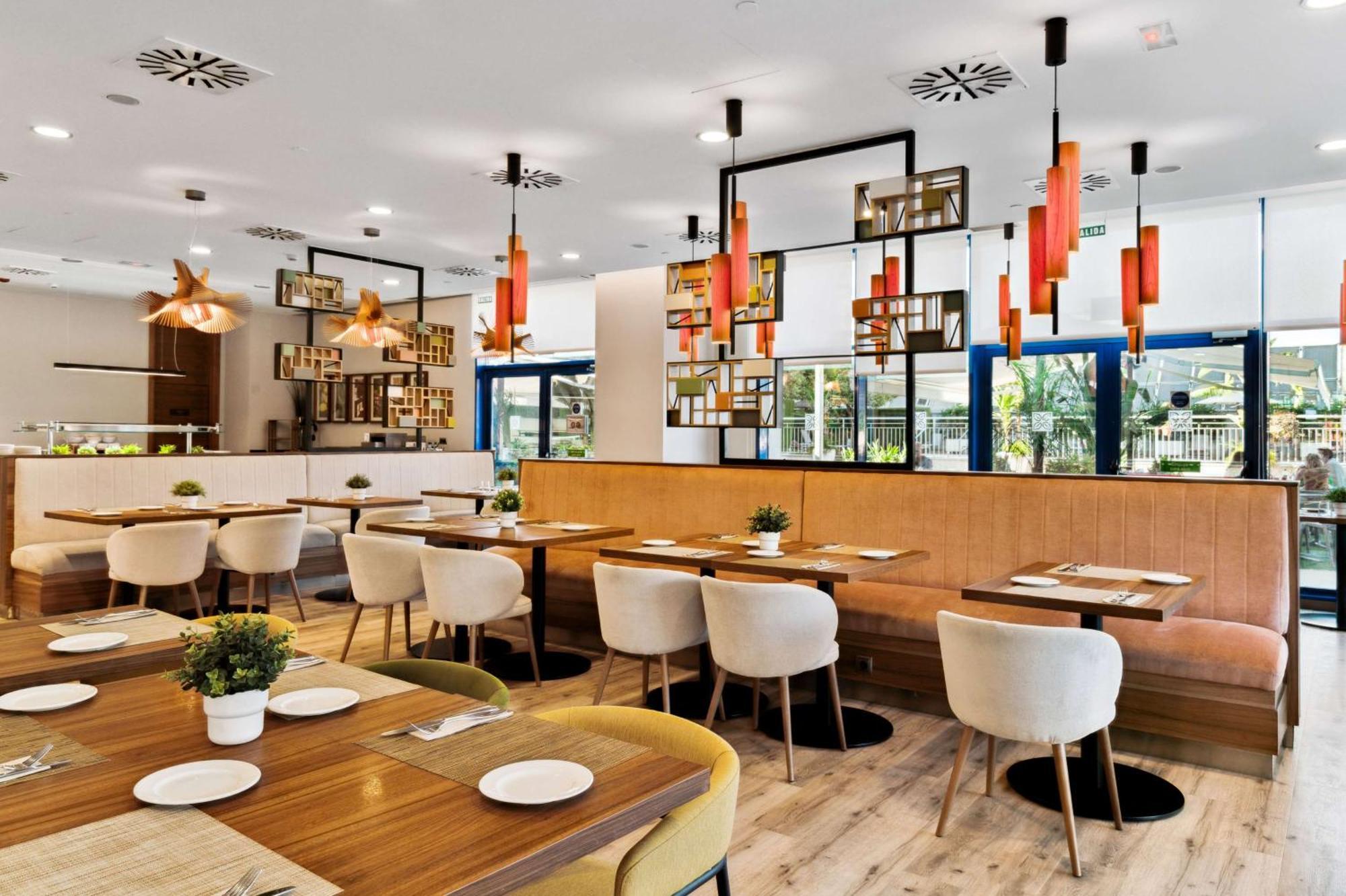 Hilton Garden Inn Sevilla Exteriör bild