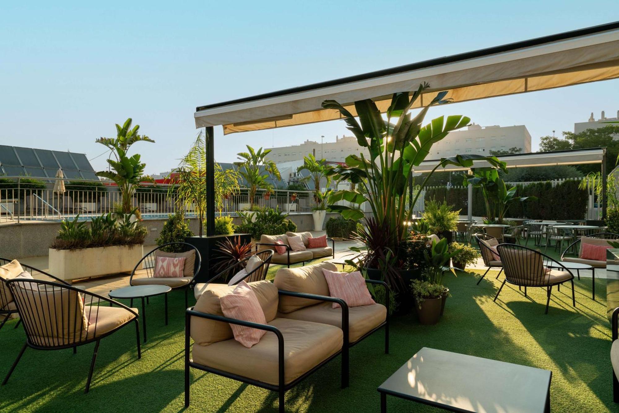 Hilton Garden Inn Sevilla Exteriör bild