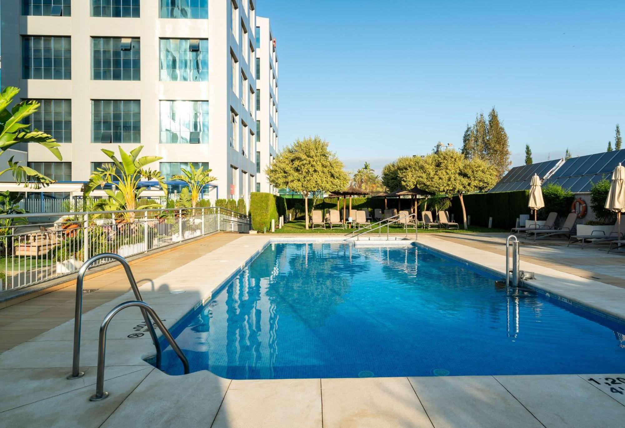 Hilton Garden Inn Sevilla Exteriör bild