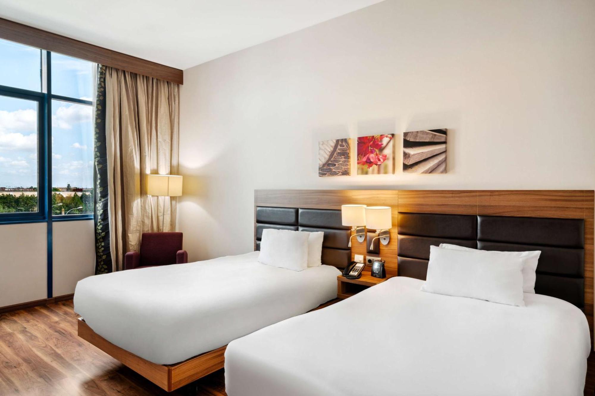 Hilton Garden Inn Sevilla Exteriör bild