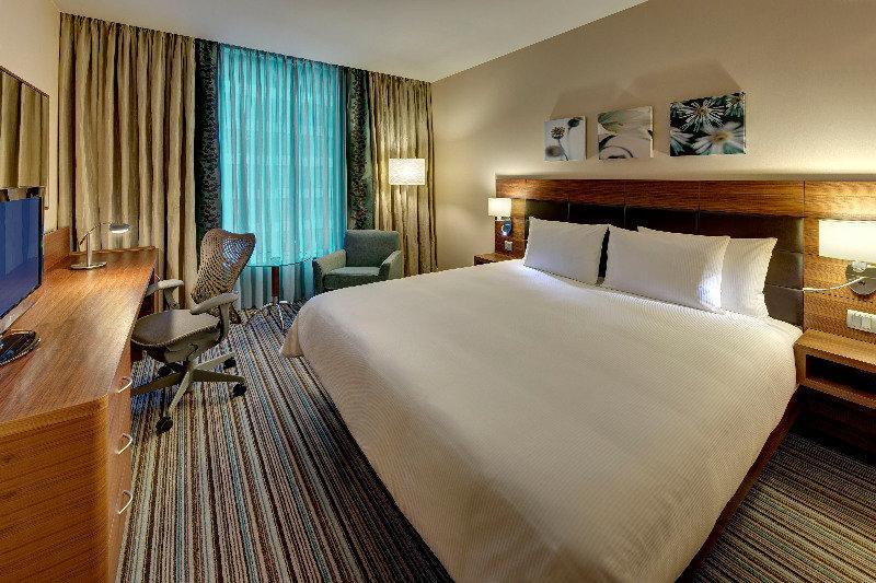Hilton Garden Inn Sevilla Rum bild